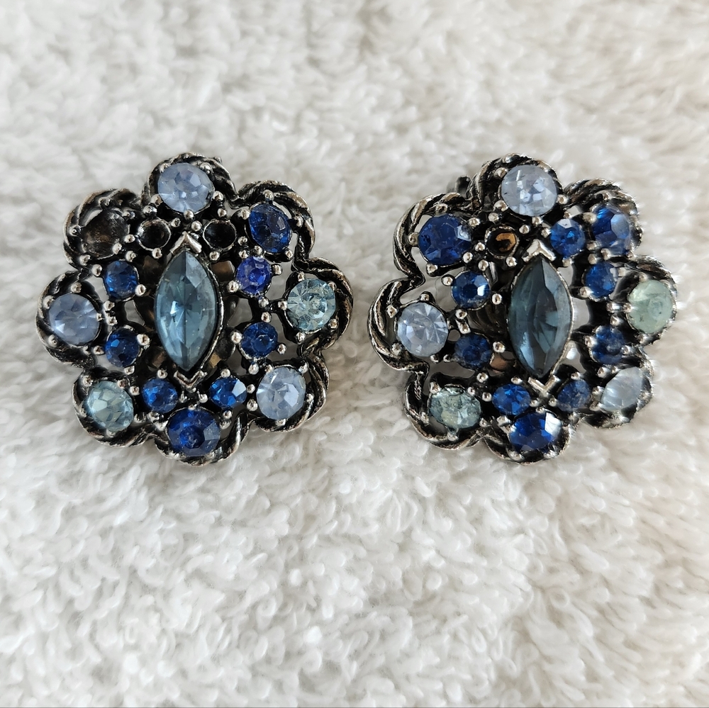 👉*VTG* BLUE & COBALT RHINESTONE CRYSTAL & TWISTED SILVER TONE CLIP-ON EARRINGS